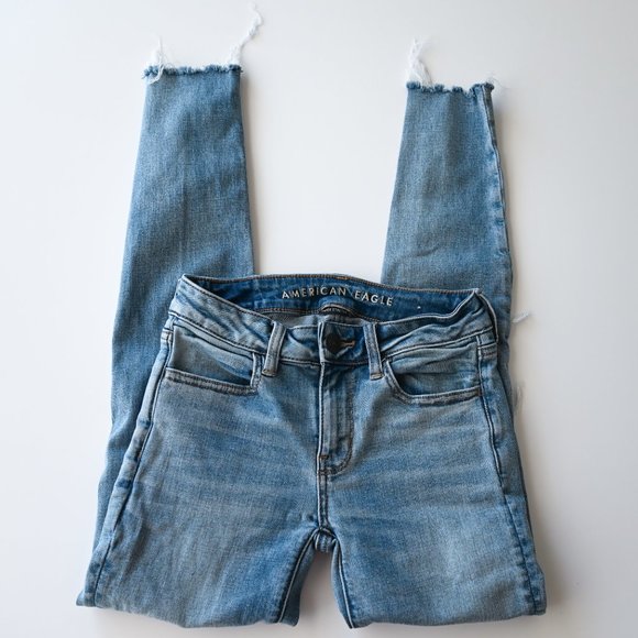 American Eagle Denim - AMERICAN EAGLE Blue Distressed Frayed Hem Jegging Jeans - Size 0